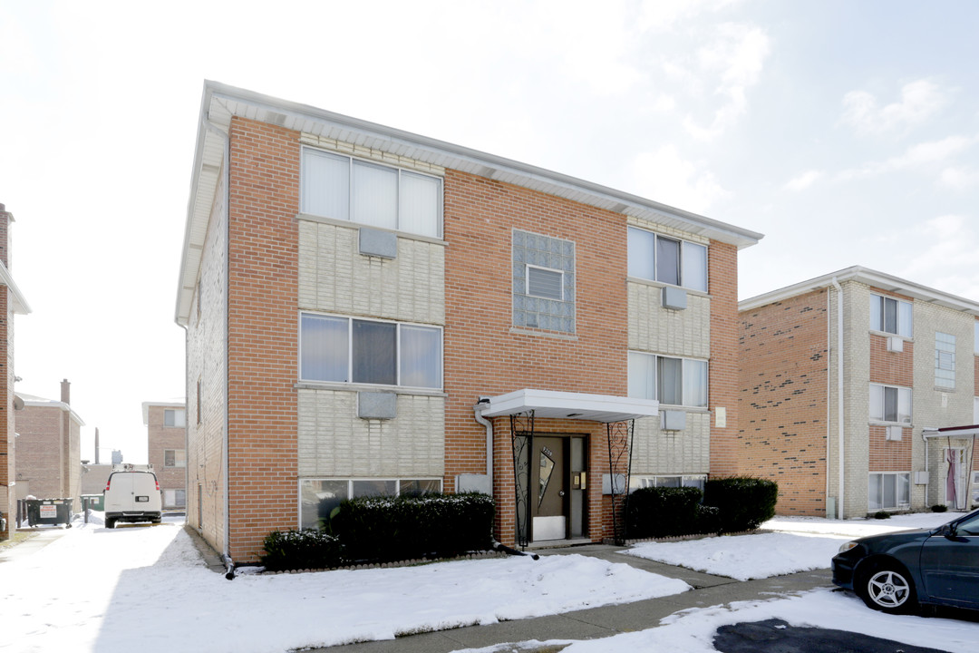 9209 Sally Ln in Schiller Park, IL - Foto de edificio