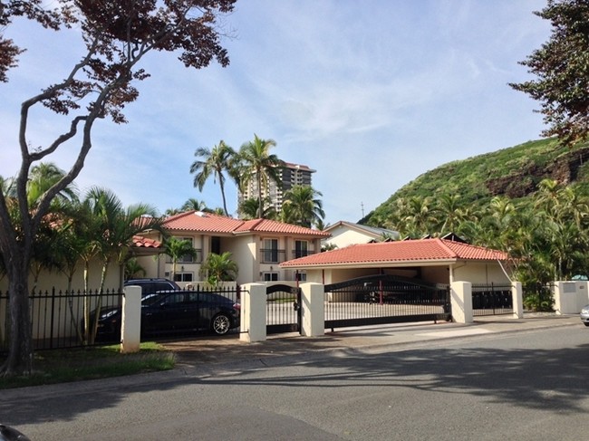 6233 Keokea Pl in Honolulu, HI - Foto de edificio - Building Photo