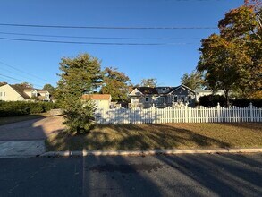 4 Dresser Ave in Burlington, NJ - Building Photo - Building Photo