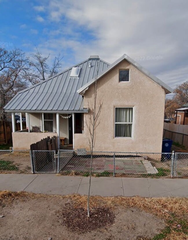 property at 915 Walter St SE