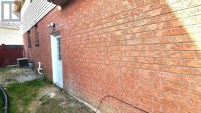 435 Stonegate Ave in Oshawa, ON - Building Photo - Building Photo