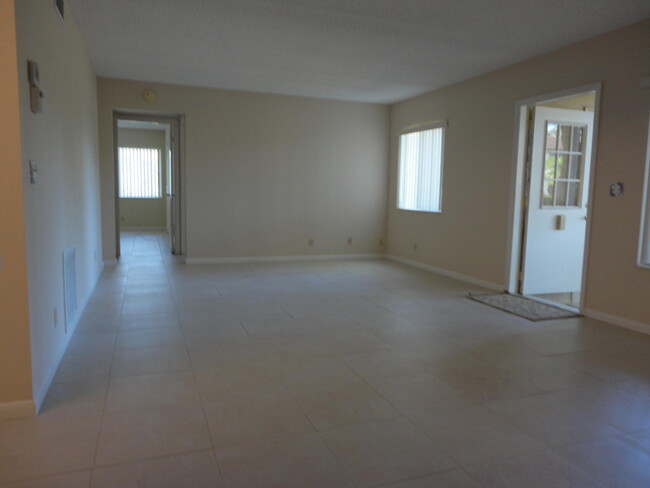 218 Pine HOV Cir in Greenacres, FL - Building Photo - Building Photo