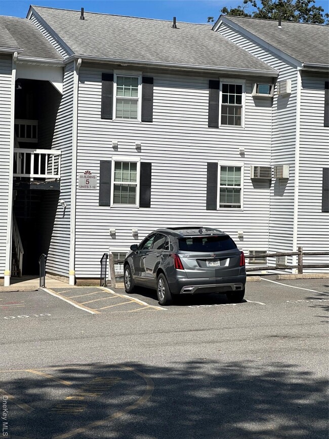property at 5 Lexington Hills Rd
