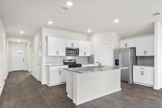136 Medinah Ln in San Marcos, TX - Building Photo - Building Photo