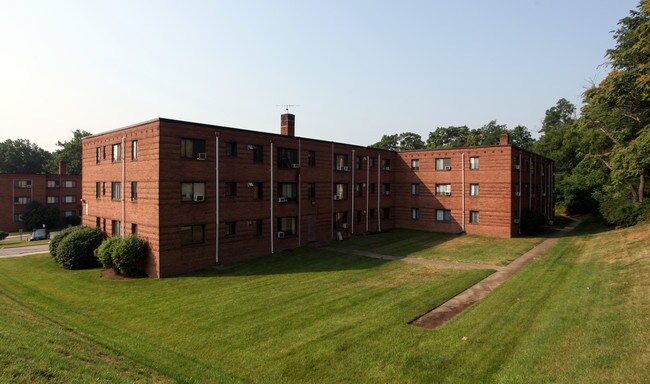 Chillum Terrace Apartments in Hyattsville, MD - Foto de edificio - Building Photo