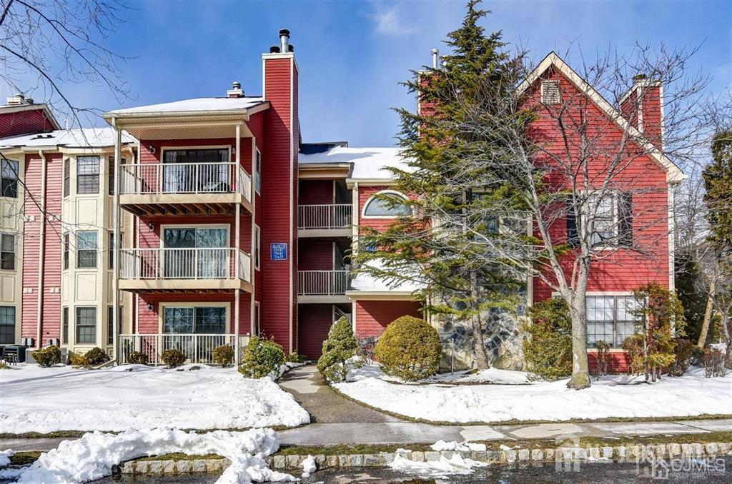 79 Crosspointe Dr in East Brunswick, NJ - Building Photo
