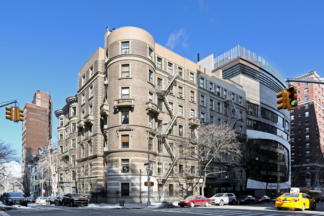 425 West End Ave in New York, NY - Building Photo