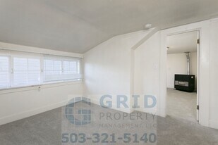 12775 SE 25th Ave in Milwaukie, OR - Building Photo