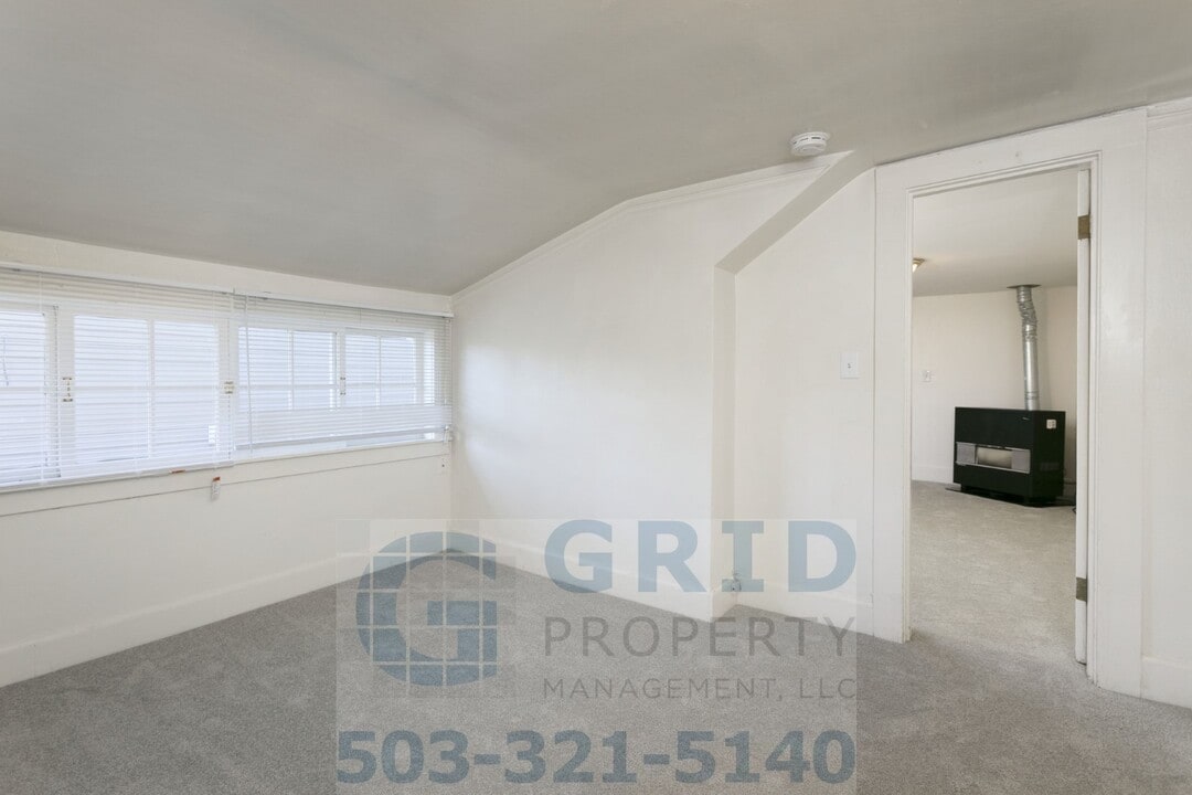 12775 SE 25th Ave in Milwaukie, OR - Building Photo