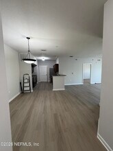 8201 Green Parrot Rd in Jacksonville, FL - Foto de edificio - Building Photo