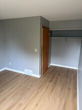 9221 W Allyn St in Milwaukee, WI - Foto de edificio - Building Photo