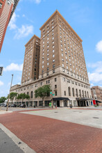 Commodore Perry Apartments in Toledo, OH - Building Photo - Building Photo