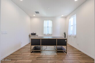 7424 S 32nd Dr in Phoenix, AZ - Building Photo - Building Photo