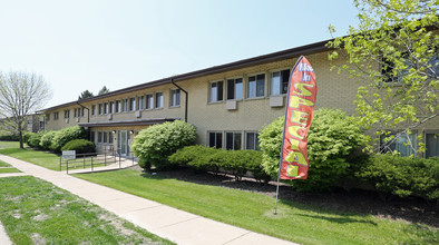 Pleasant Apartments in Racine, WI - Building Photo - Building Photo