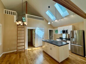 5784 NE Tolo Rd in Bainbridge Island, WA - Building Photo - Building Photo