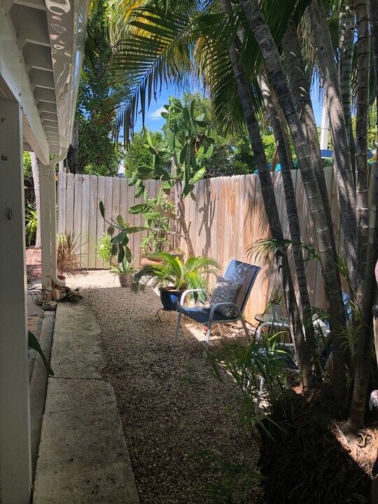 1209 Pearl St, Unit Downstairs in Key West, FL - Building Photo