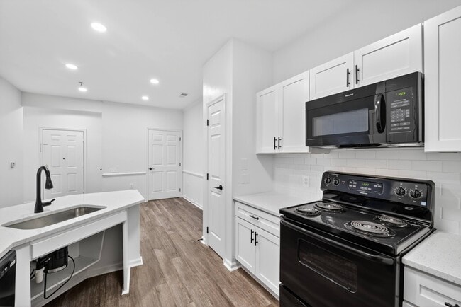 Brittany Commons Apartments in Spotsylvania, VA - Foto de edificio - Building Photo