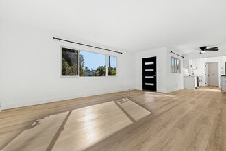 205 Plymouth Dr in Vista, CA - Building Photo - Building Photo