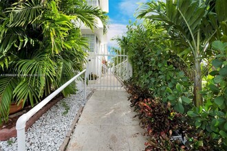 7421 Carlyle Ave in Miami Beach, FL - Building Photo - Building Photo