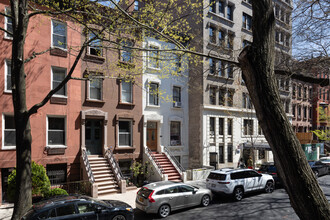 131 W 82nd St in New York, NY - Building Photo - Building Photo