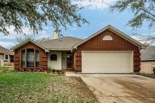 728 Nicole Dr in Burleson, TX - Building Photo