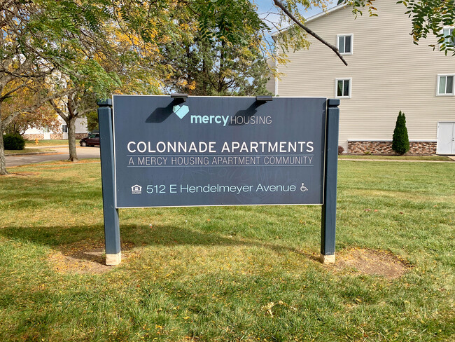 Colonnade Apartments in Effingham, IL - Building Photo - Building Photo