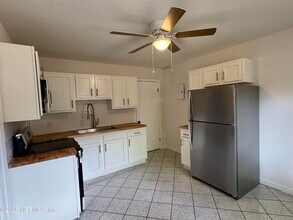 2834 College St in Jacksonville, FL - Foto de edificio - Building Photo