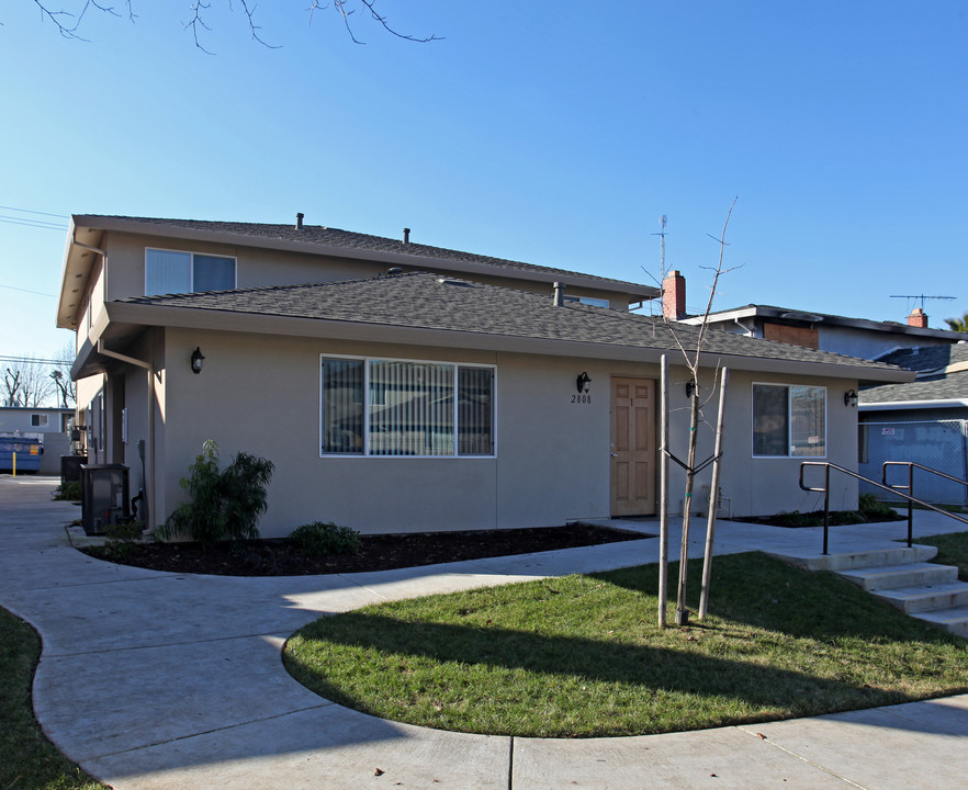 Folsom Estates in Sacramento, CA - Building Photo