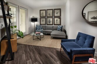 687 S Hobart Blvd in Los Angeles, CA - Building Photo - Building Photo