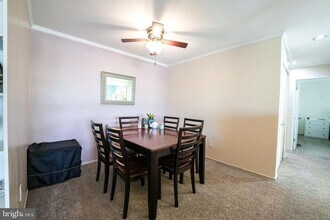 543 Florida Ave in Herndon, VA - Building Photo - Building Photo