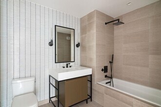 2 Shore Ln in Jersey City, NJ - Building Photo - Building Photo