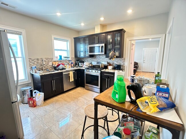 73 Newbury St, Unit 2