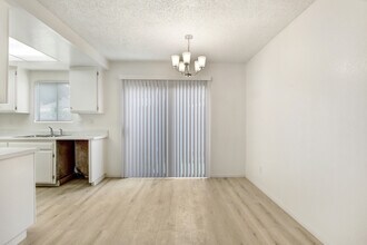 165 Wiseman Way in Upland, CA - Building Photo - Building Photo
