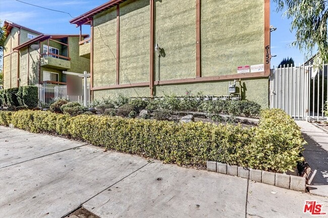 property at 6155 Reseda Blvd