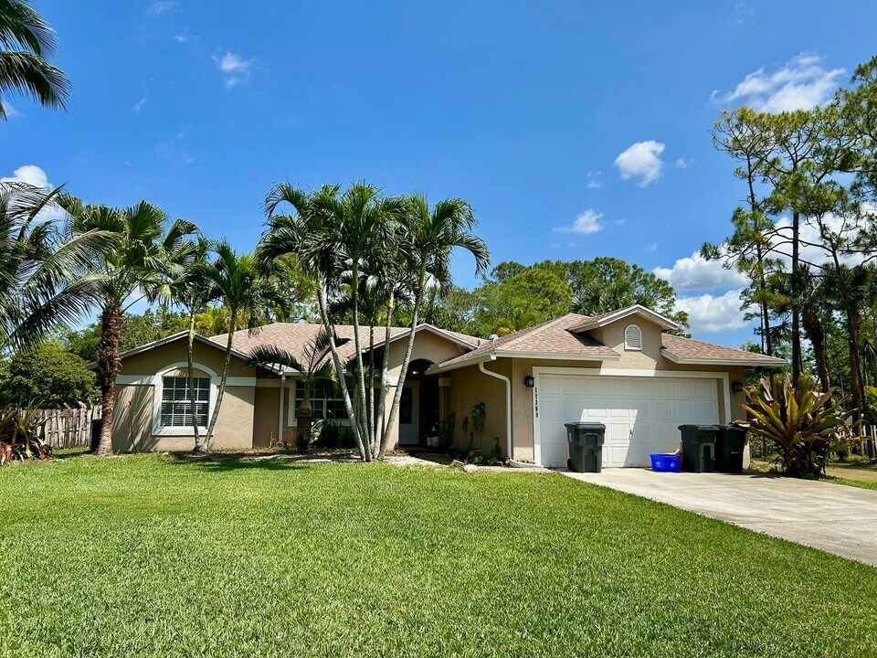17269 63rd Rd N in Wellington, FL - Building Photo