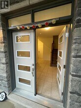 16 Summer Wind Ln in Brampton, ON - Building Photo - Building Photo