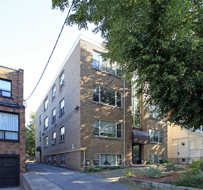 80 Castlefield Ave in Toronto, ON - Building Photo - Primary Photo