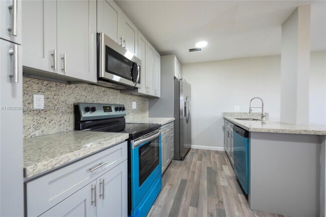 4111 Stirling Rd, Unit 509 in Davie, FL - Building Photo - Building Photo