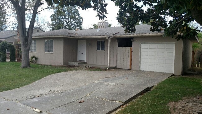 75 E Garland Ave in Fresno, CA - Building Photo - Building Photo