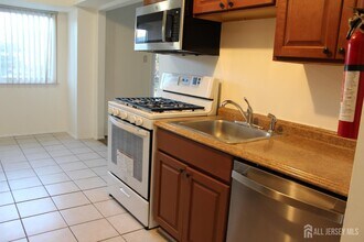 820 Edison Glen Terrace in Edison, NJ - Building Photo - Building Photo