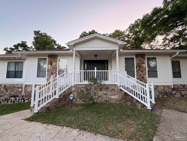8755 Thunderbird Dr in Pensacola, FL - Building Photo - Building Photo
