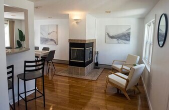 71 Elinor Rd in Newton, MA - Building Photo - Building Photo