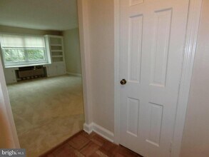 1734 W Abingdon Dr in Alexandria, VA - Building Photo - Building Photo