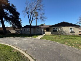 12524 Douglas St in Yucaipa, CA - Building Photo