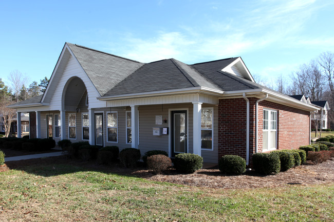 Windsor Place Apartments in Randleman, NC - Building Photo - Building Photo