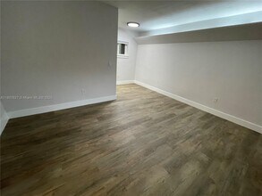 125 Edgewater Dr in Coral Gables, FL - Foto de edificio - Building Photo