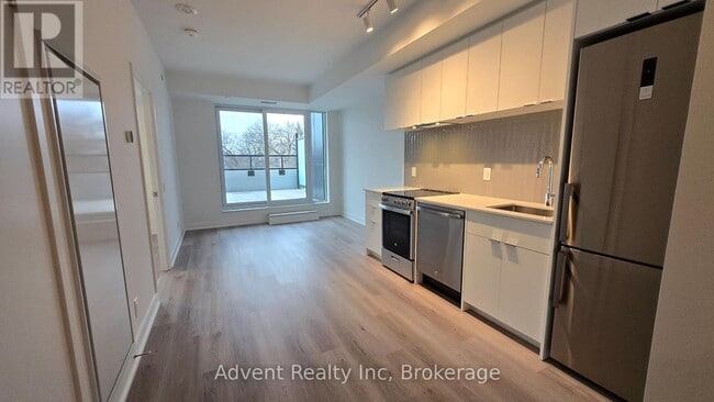 1660 Bloor St W in Toronto, ON - Building Photo - Building Photo