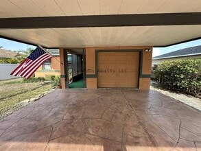 6818 S Himes Ave in Tampa, FL - Foto de edificio - Building Photo