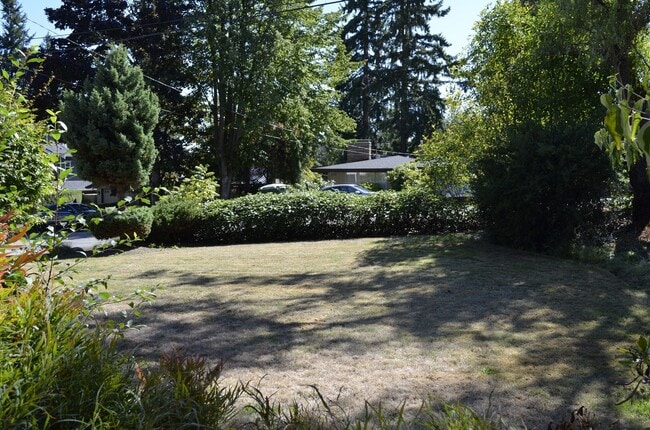 10234 NE 21st Pl in Bellevue, WA - Building Photo - Building Photo