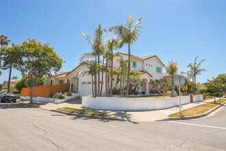1660 Catalina Ave in Seal Beach, CA - Building Photo - Building Photo